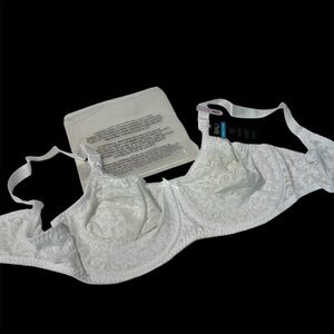 Bali Smoothing Bra White underwire 40D NWT stretch lace